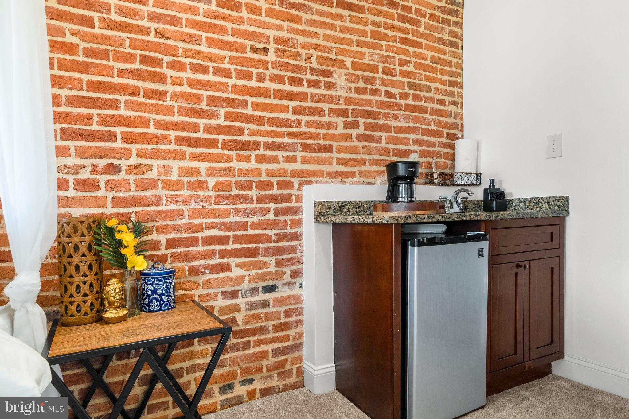 JOHNSTON SQUARE - Residential