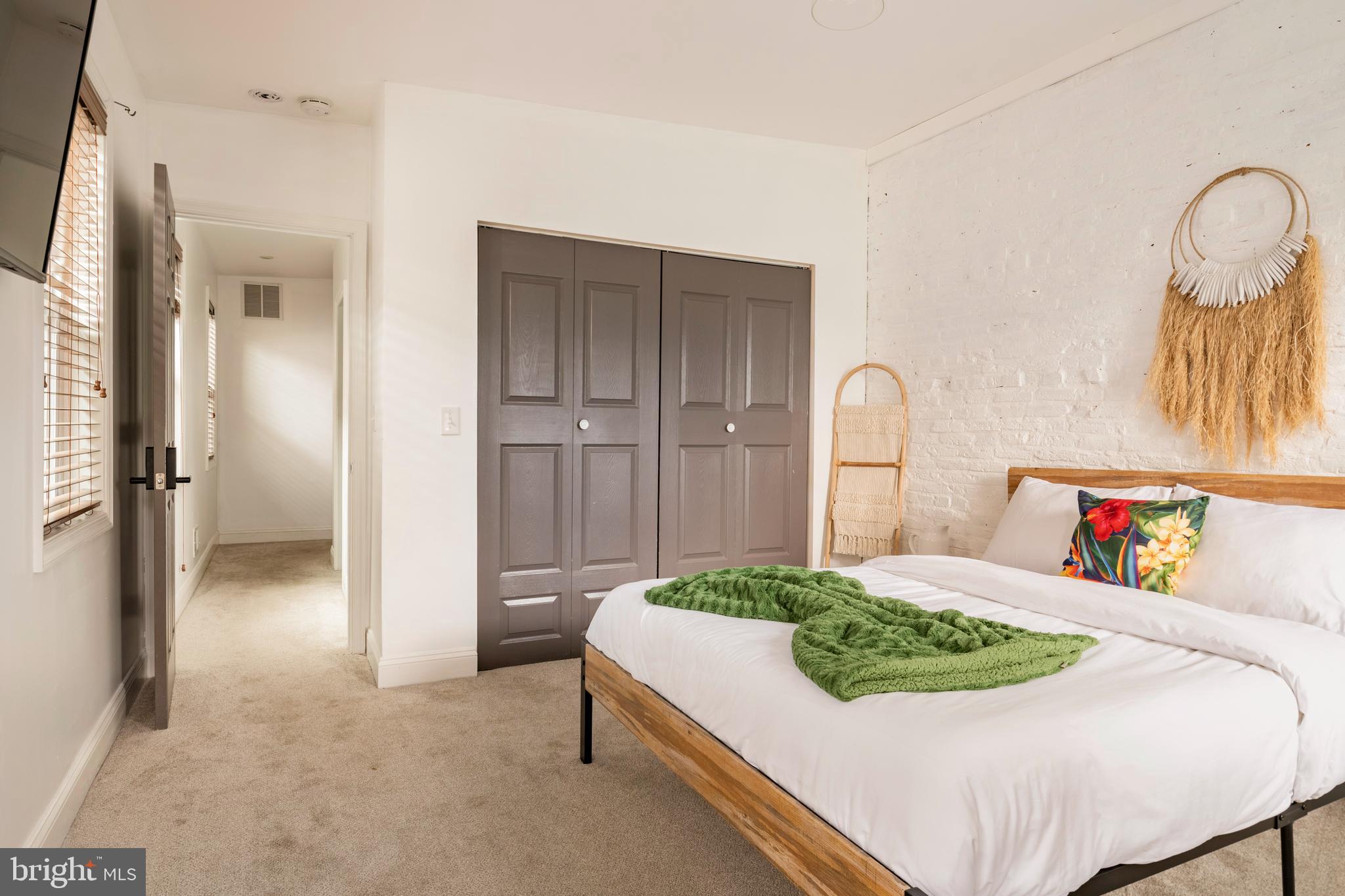 JOHNSTON SQUARE - Residential