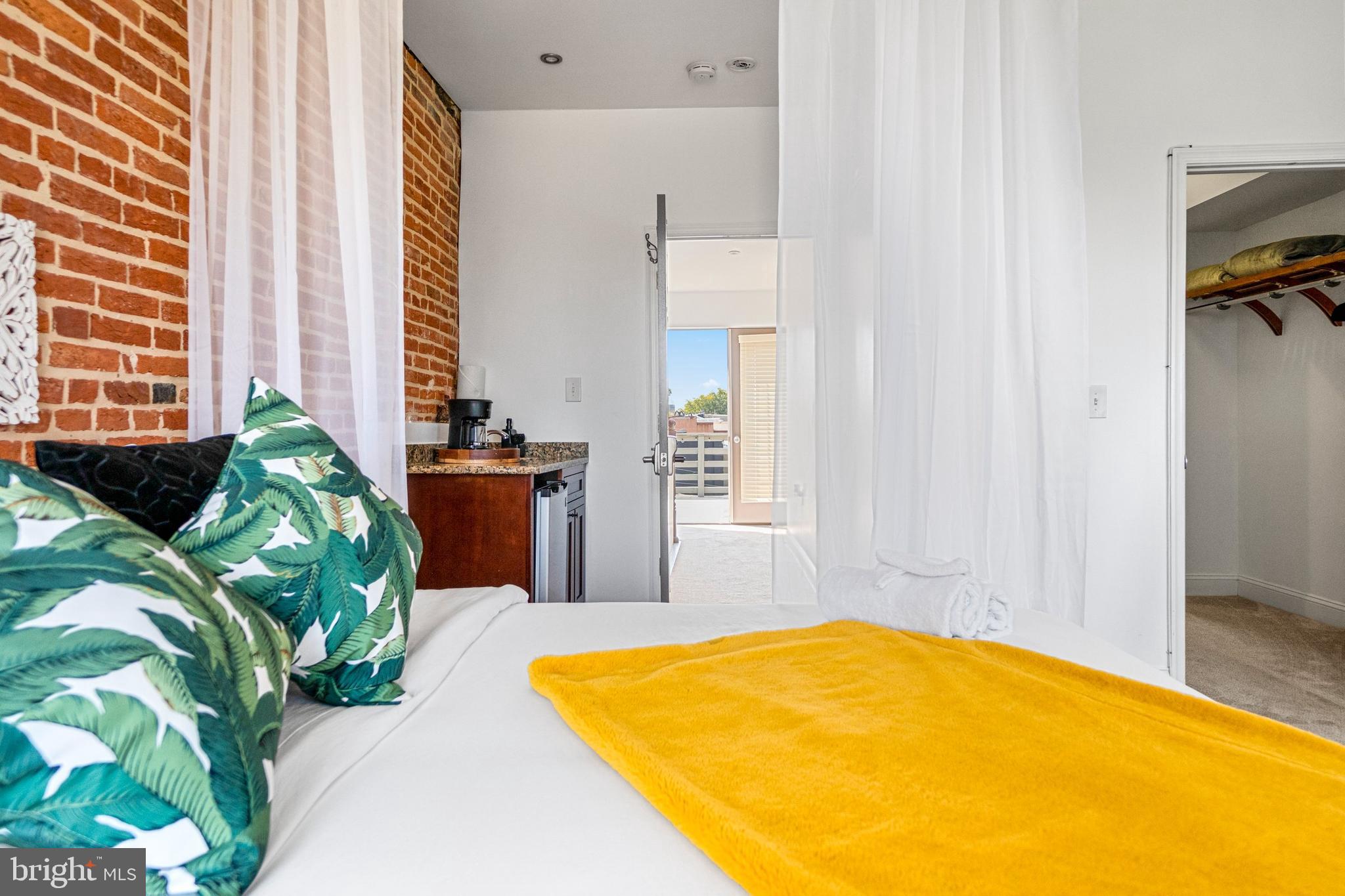 JOHNSTON SQUARE - Residential