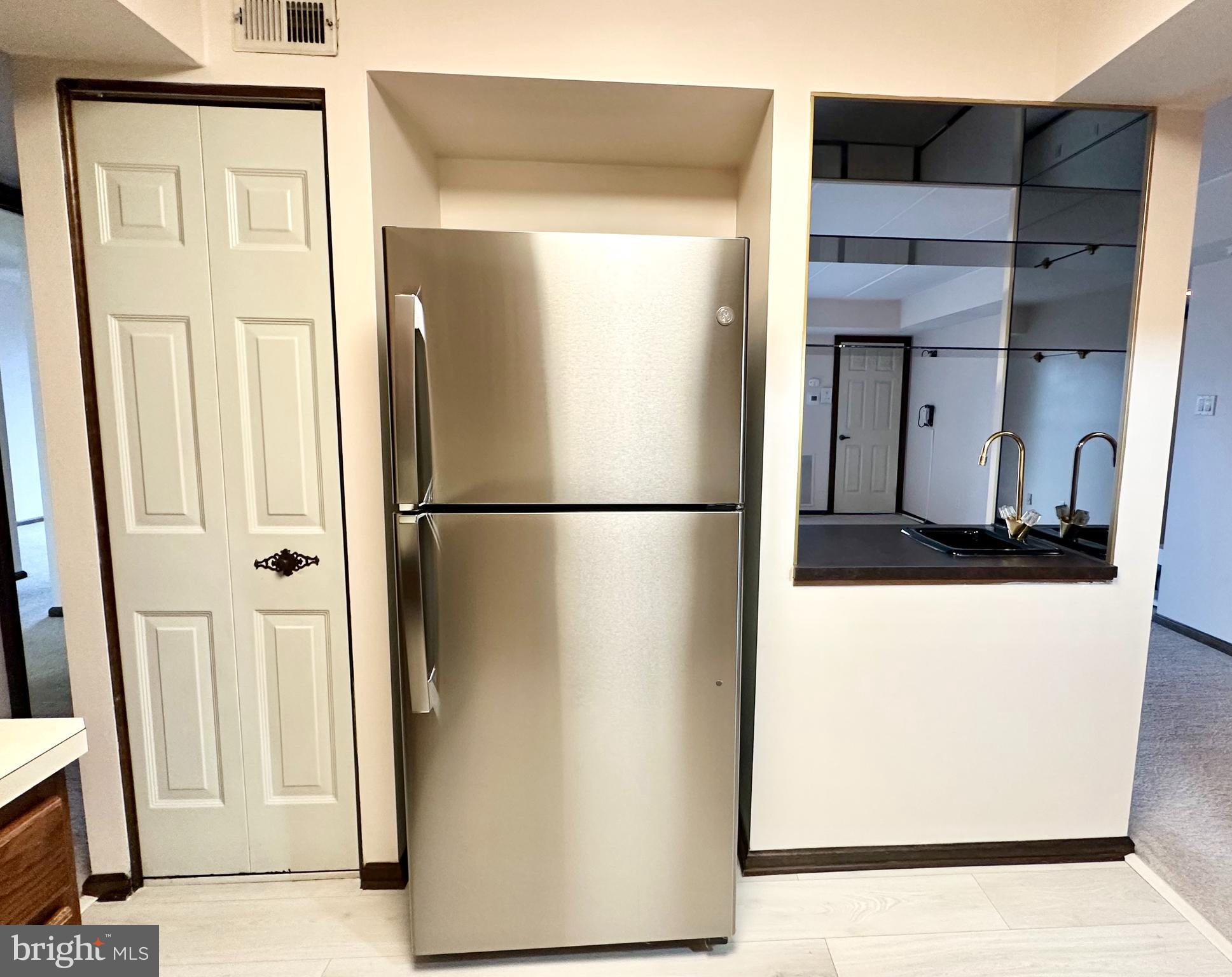 VILLAGE SHIRES - Residential Lease