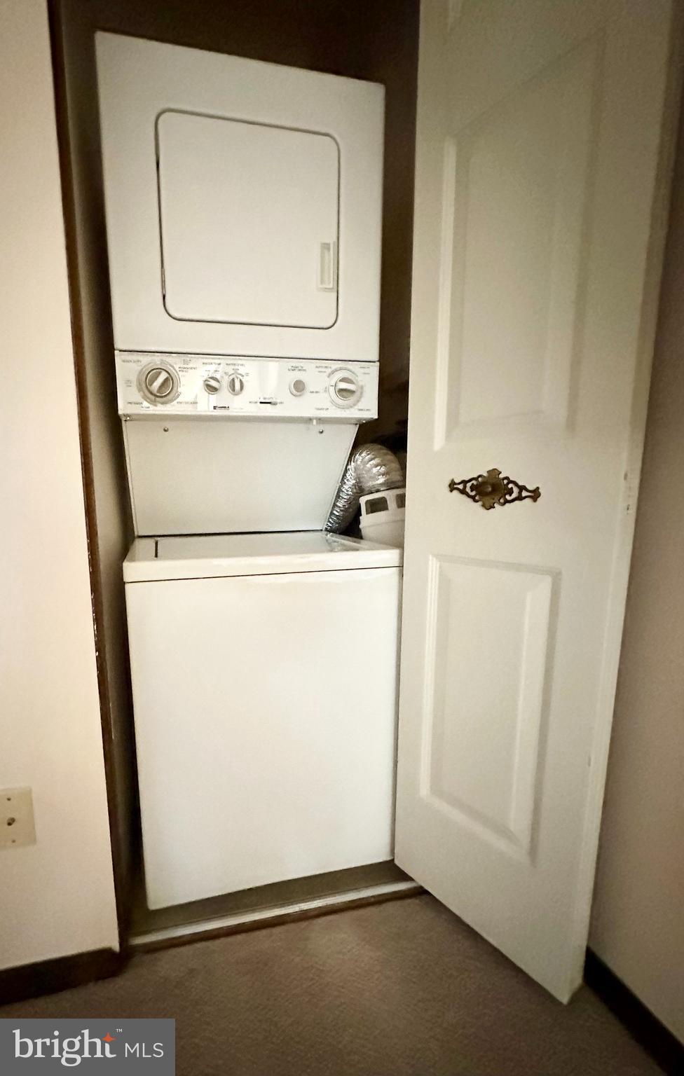 VILLAGE SHIRES - Residential Lease