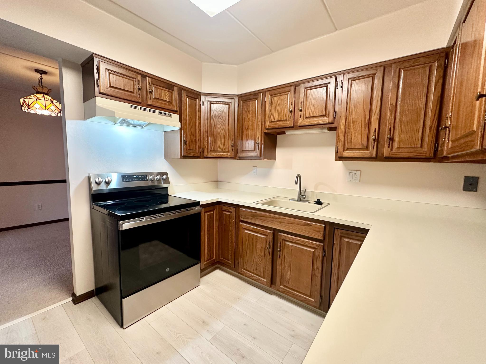 VILLAGE SHIRES - Residential Lease