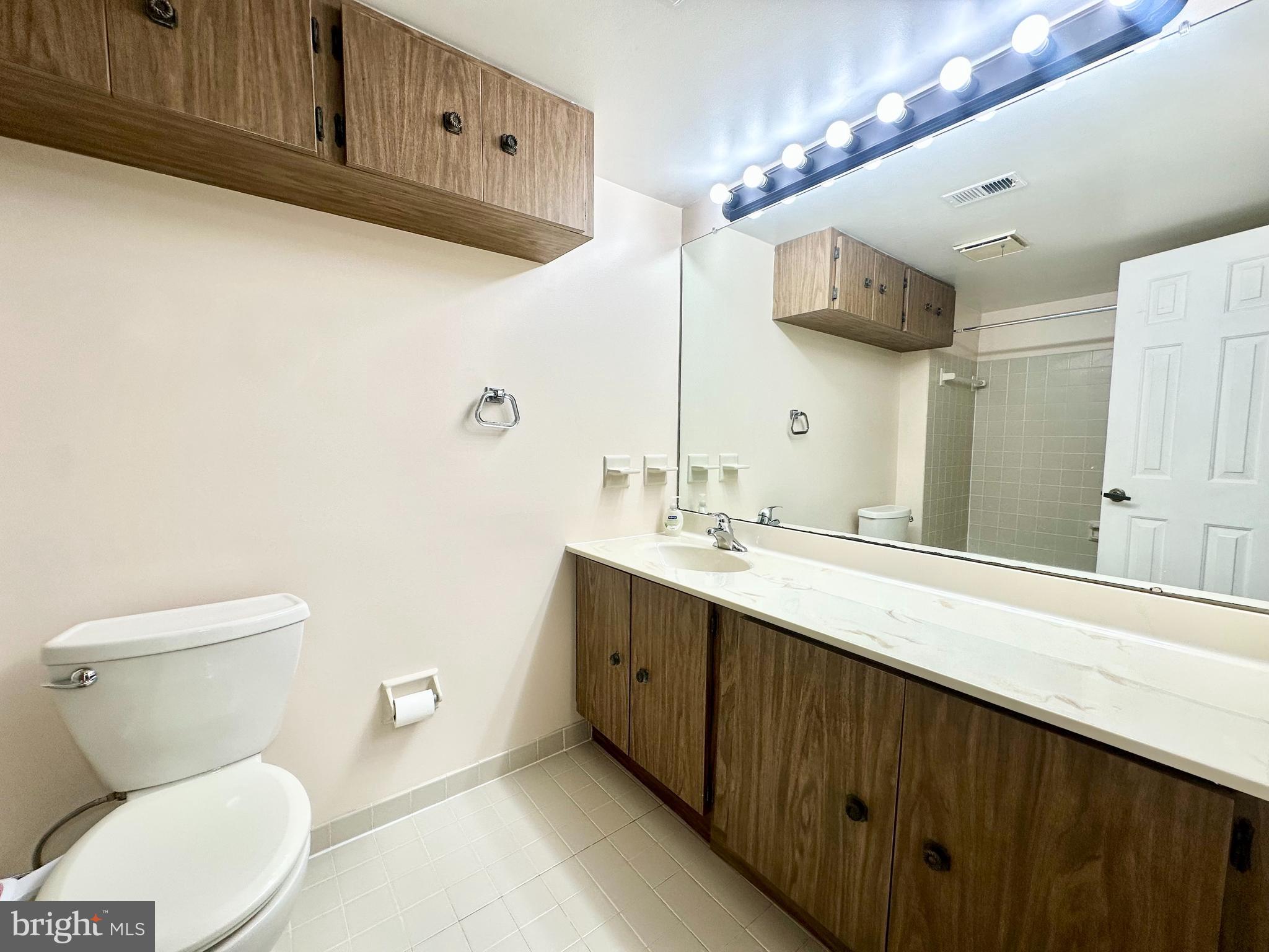 VILLAGE SHIRES - Residential Lease