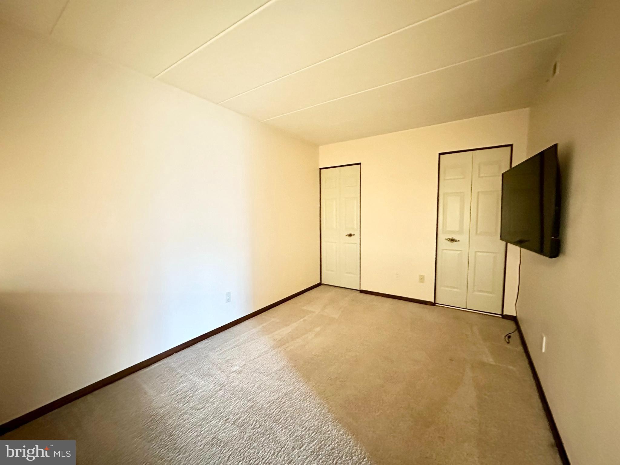 VILLAGE SHIRES - Residential Lease