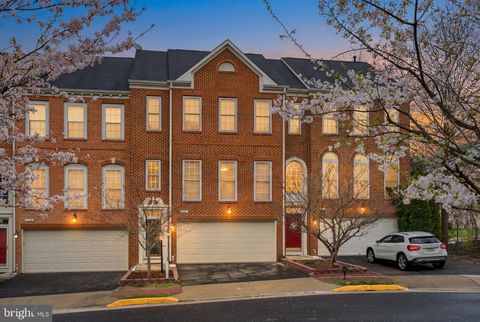 8002 SAMUEL WALLIS STREET LORTON VA 22079