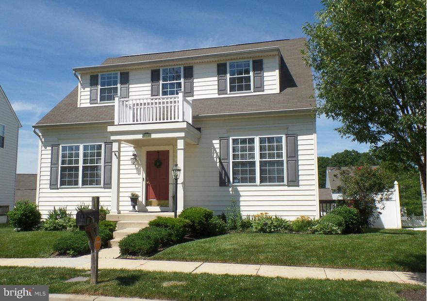 Bright & Sunny 4 BR 2.5BA Cape Cod w/gleaming hardwoods and gas fireplace. Enter your 1st floor master suite & soak your cares away in your oversized bath complete w separate shower, dual vanities & huge walk-in closet. Generous room sizes throughout! Granite counter tops, freshly painted main level, det garage & HUGE walkout basement w/rough in for 3rd bath. Don't miss this lovely Waterview home!