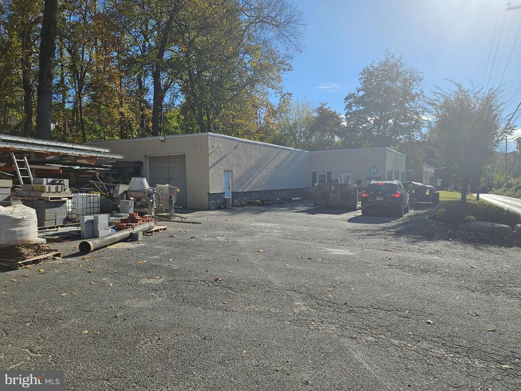 Photo of 9 River Road, CONSHOHOCKEN, PA 19428 (MLS # PAMC2159352)