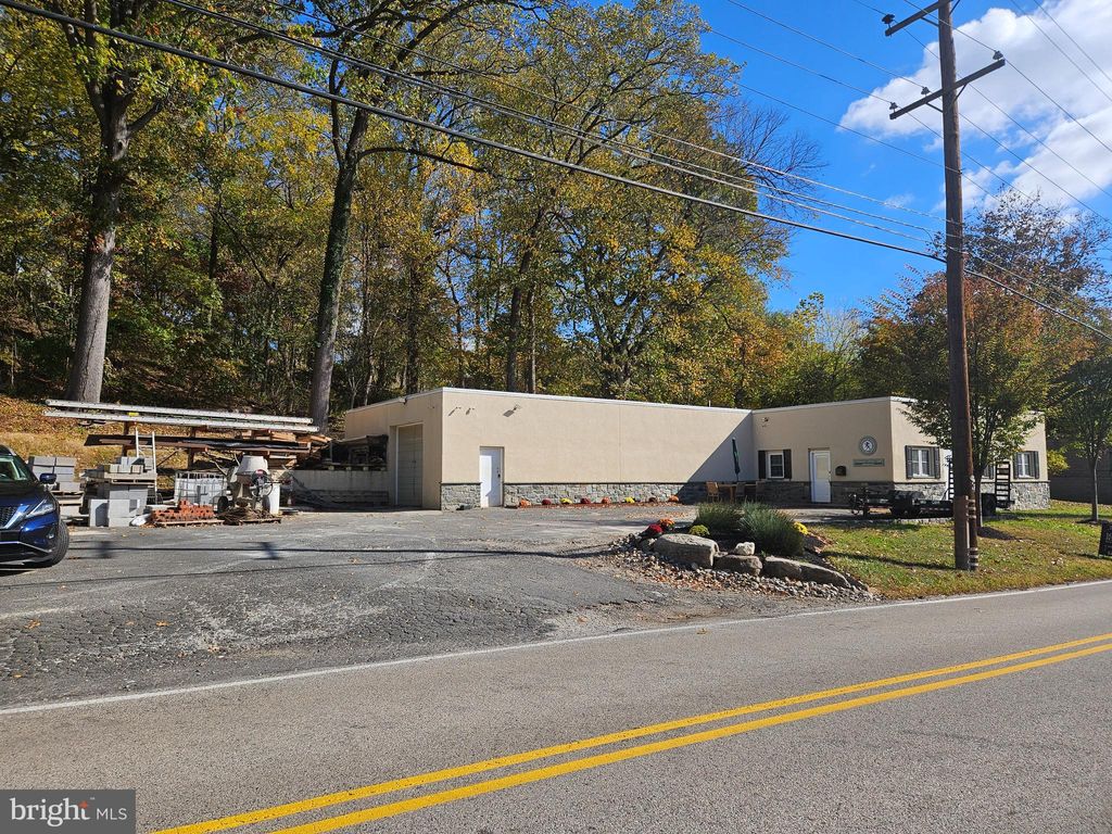 Photo of 9 River Road, CONSHOHOCKEN, PA 19428 (MLS # PAMC2159352)