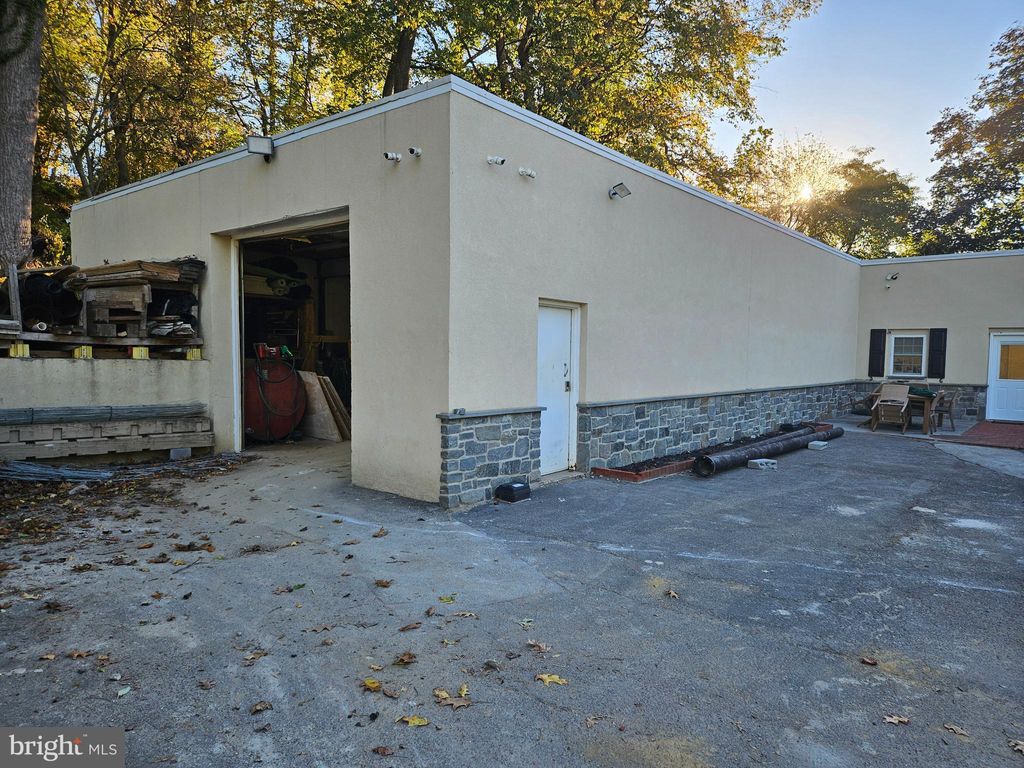 Photo of 9 River Road, CONSHOHOCKEN, PA 19428 (MLS # PAMC2159352)