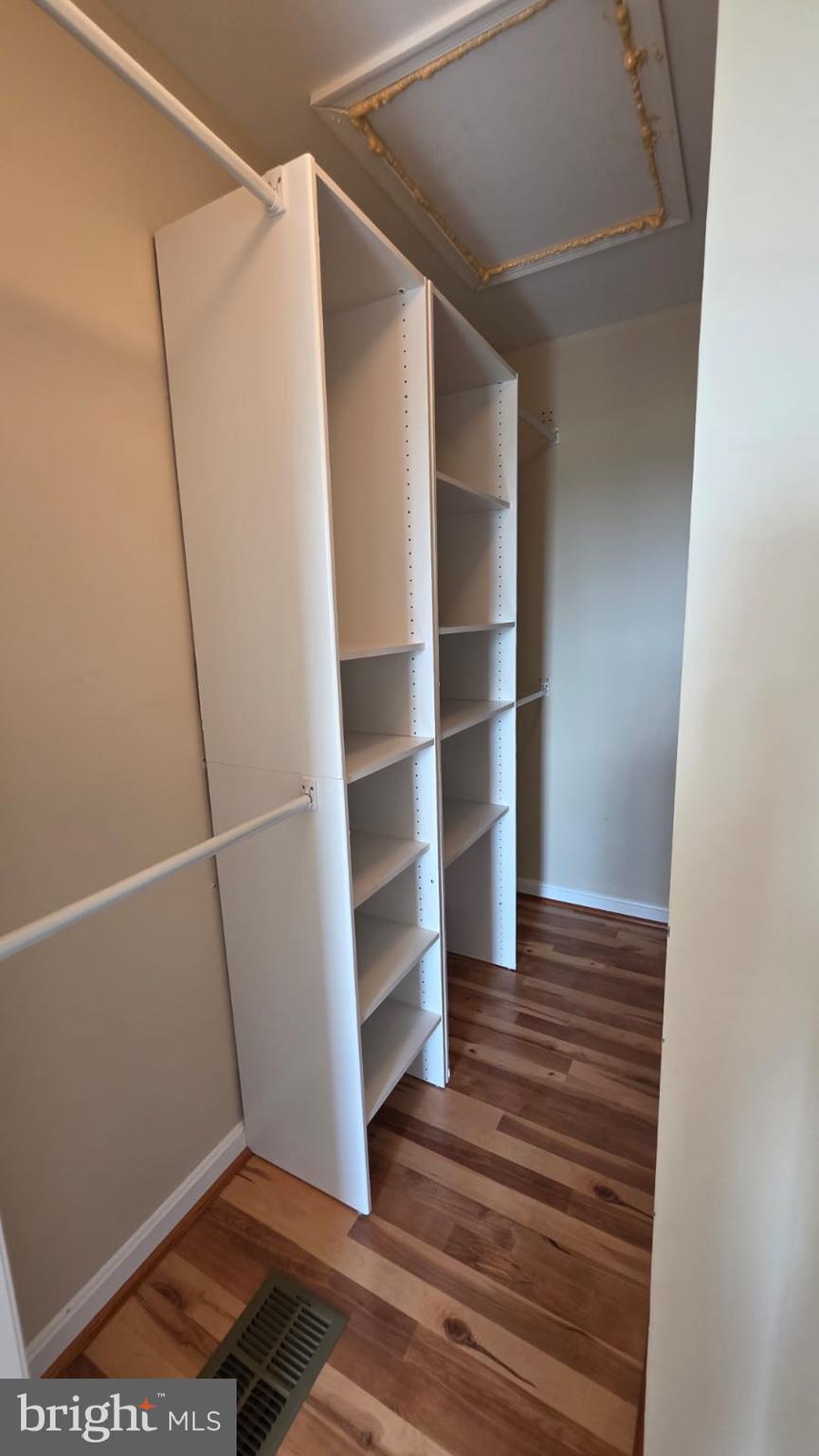 FALLSGROVE - Residential Lease