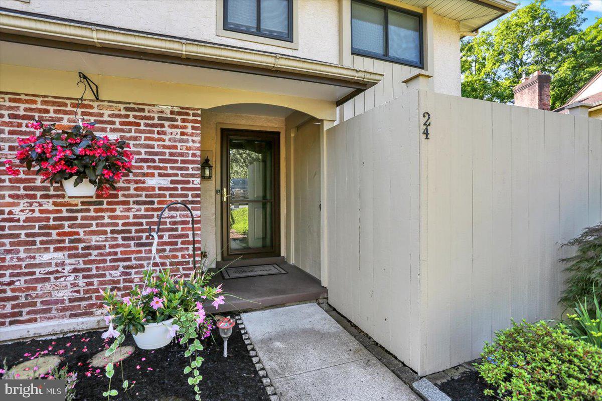 24 PINE WOODS COURT