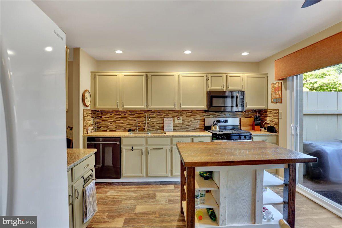 24 PINE WOODS COURT