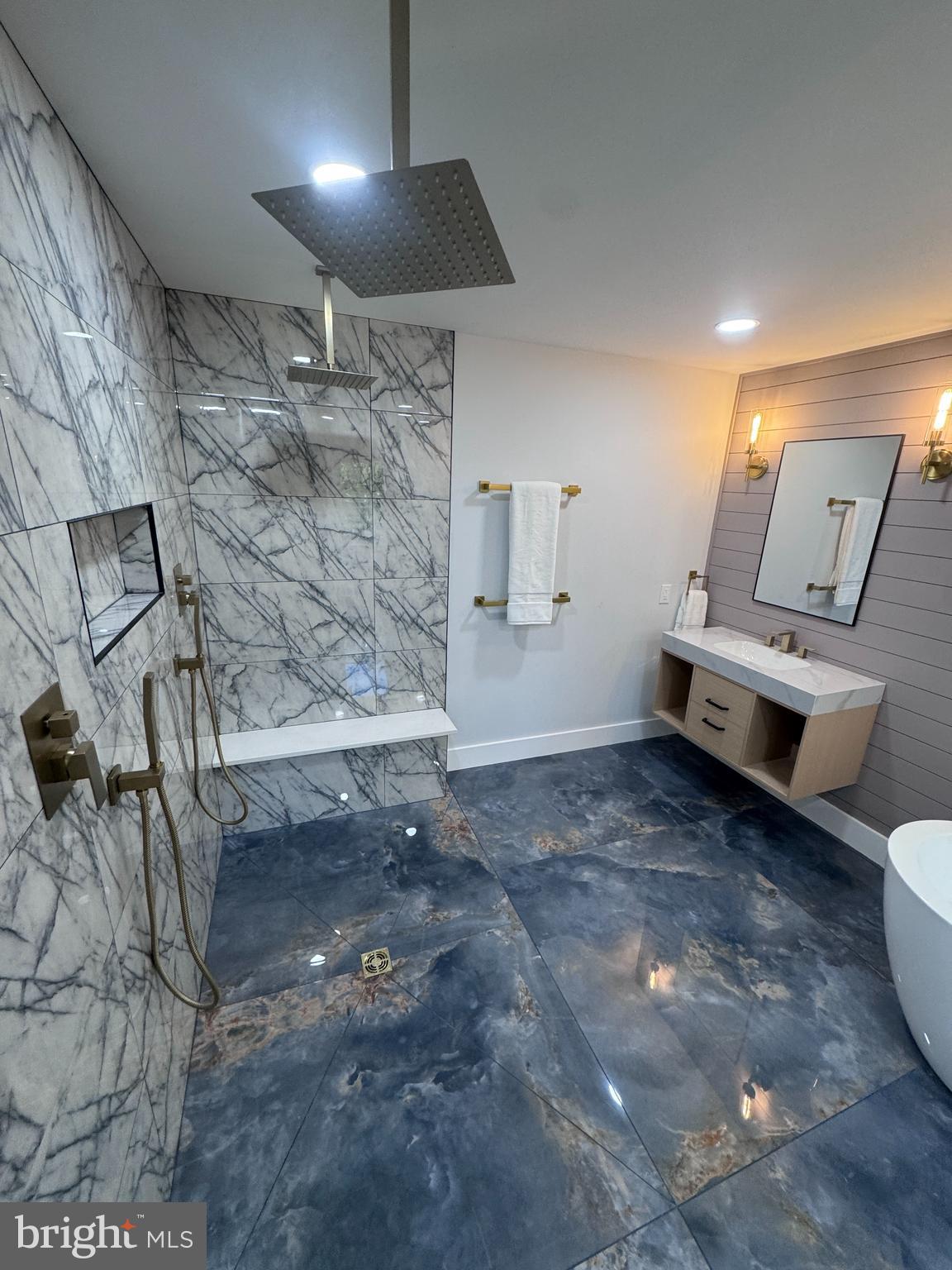 LINTON HILL CHASE - Residential