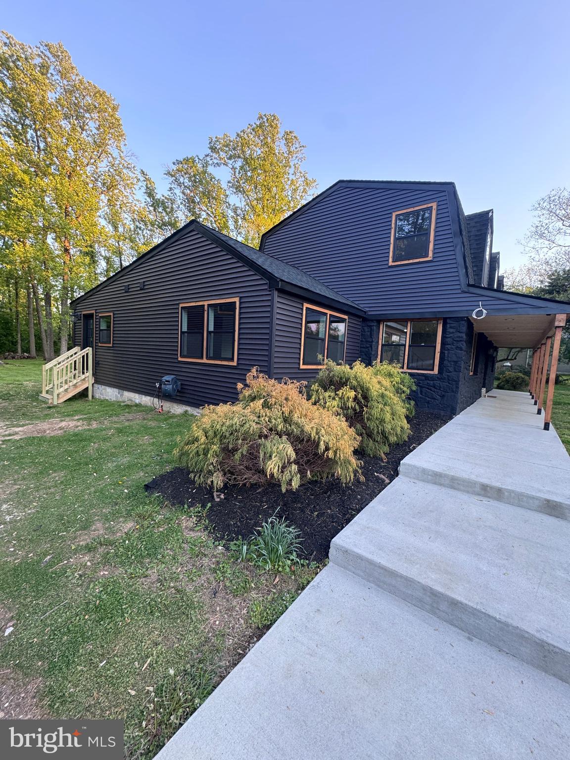 11 STOOPVILLE ROAD