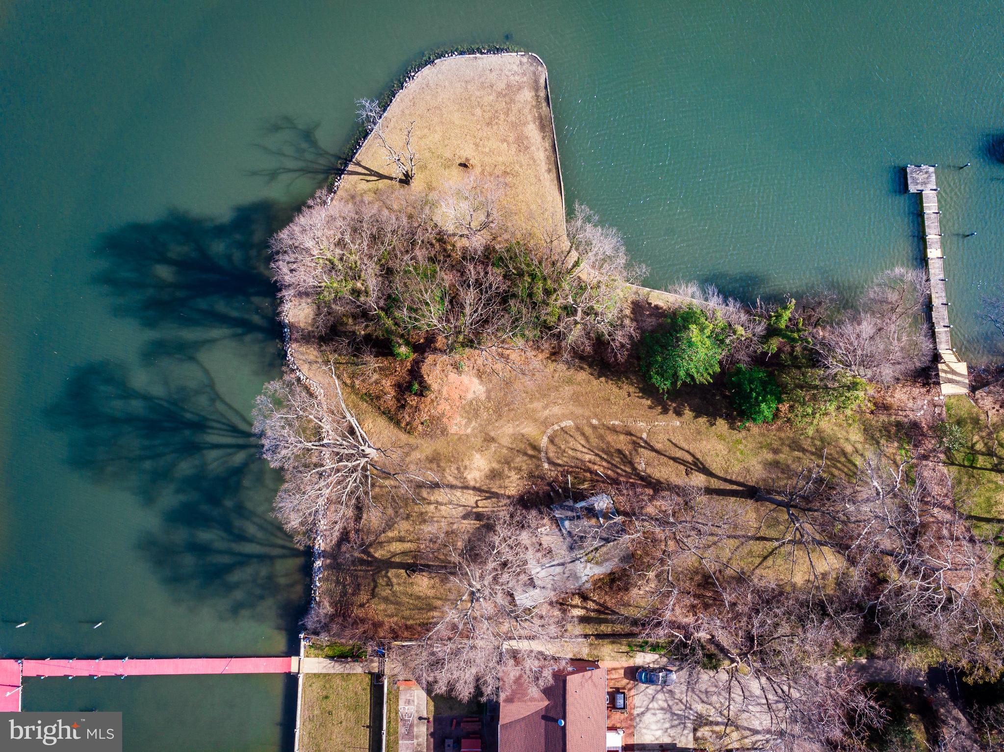 CAPE ST CLAIRE - Land