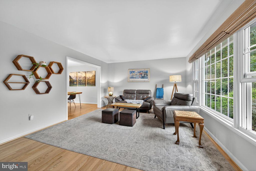 Photo of 6 Clemson Court, ROCKVILLE, MD 20850 (MLS # MDMC2199358)