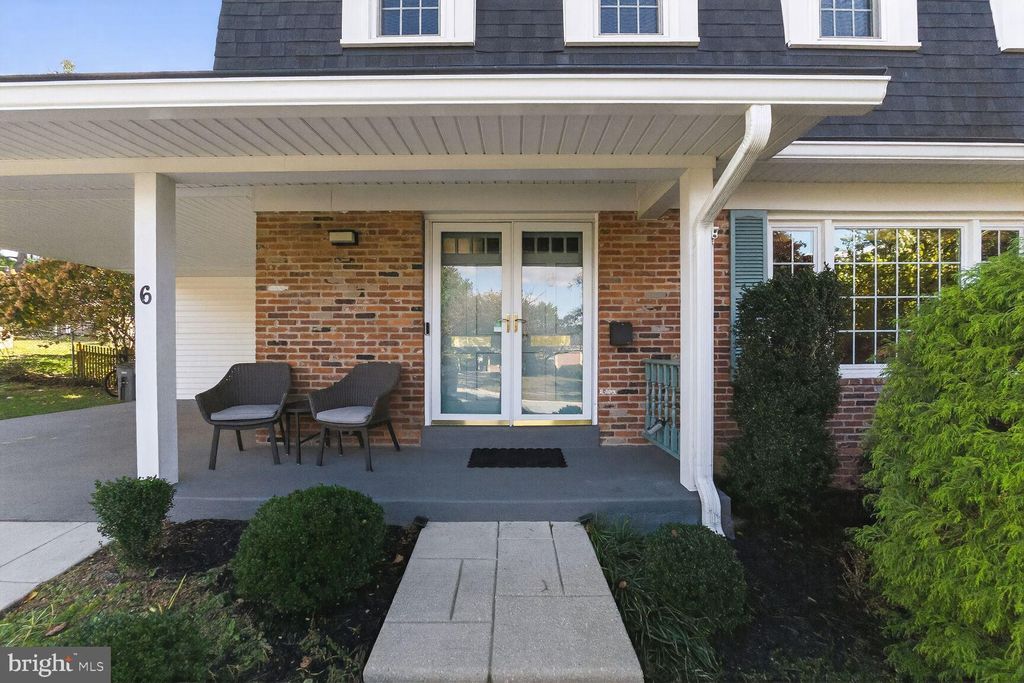 Photo of 6 Clemson Court, ROCKVILLE, MD 20850 (MLS # MDMC2199358)