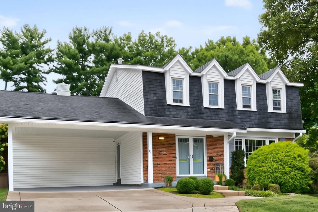 Photo of 6 Clemson Court, ROCKVILLE, MD 20850 (MLS # MDMC2199358)