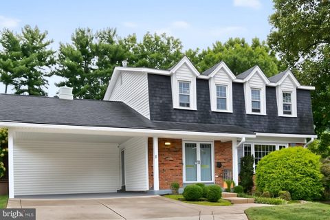 Photo of 6 Clemson Court, ROCKVILLE, MD 20850 (MLS # MDMC2199358)