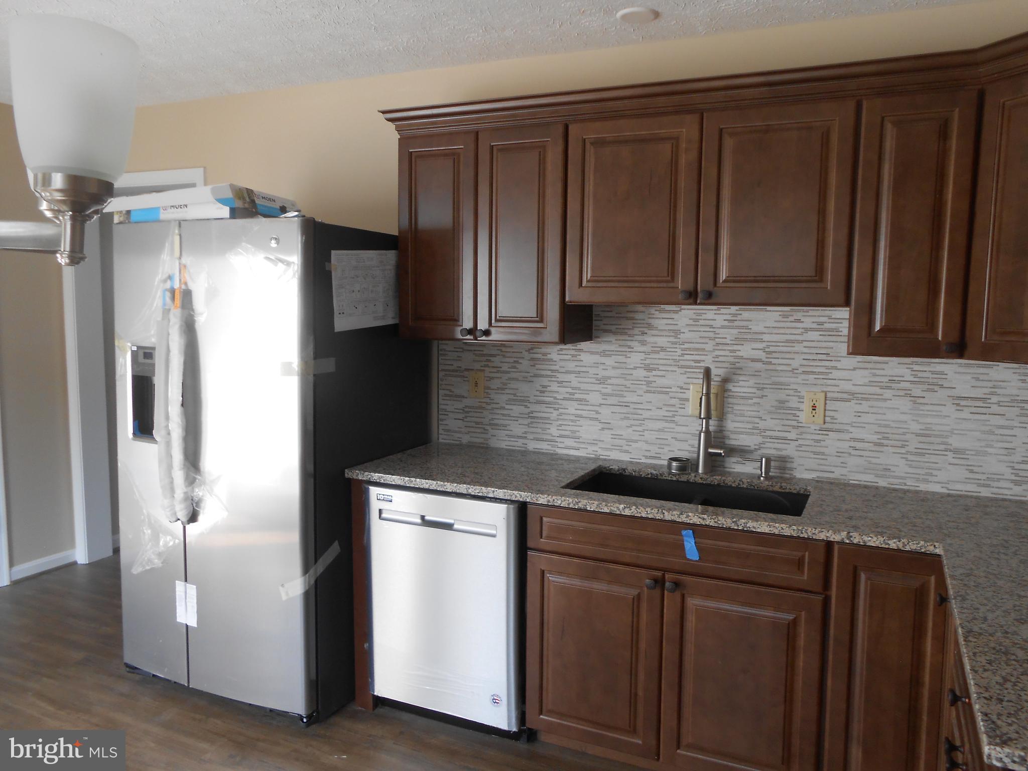 LAKEVIEW TOWNHOUSES - Residential Lease