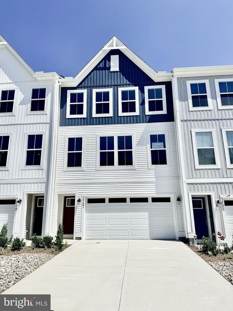 Townhouse For Sale - 7727 Harlow Circle<br/> SPOTSYLVANIA, VA 22551