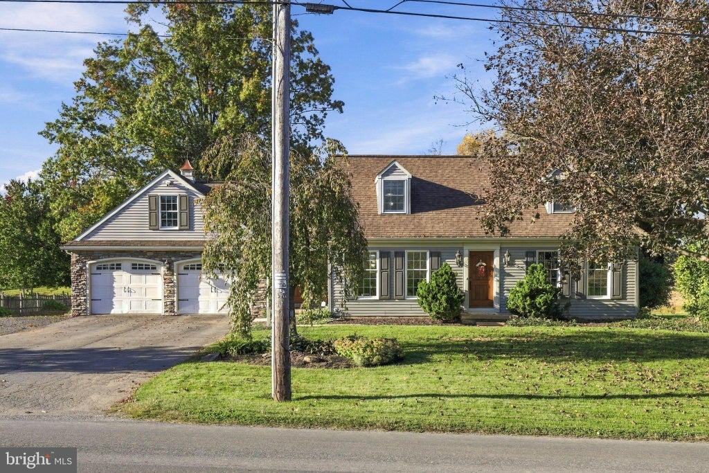 Photo of 227 W Huyard Road, NEW HOLLAND, PA 17557 (MLS # PALA2097724)