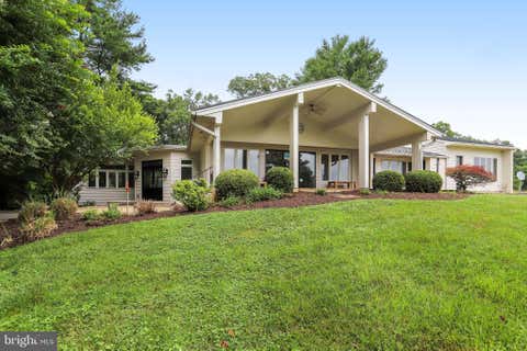 Photo of 14046 Karchich Oaks Ct, LEESBURG, VA 20176 (MLS # VALO2127678)