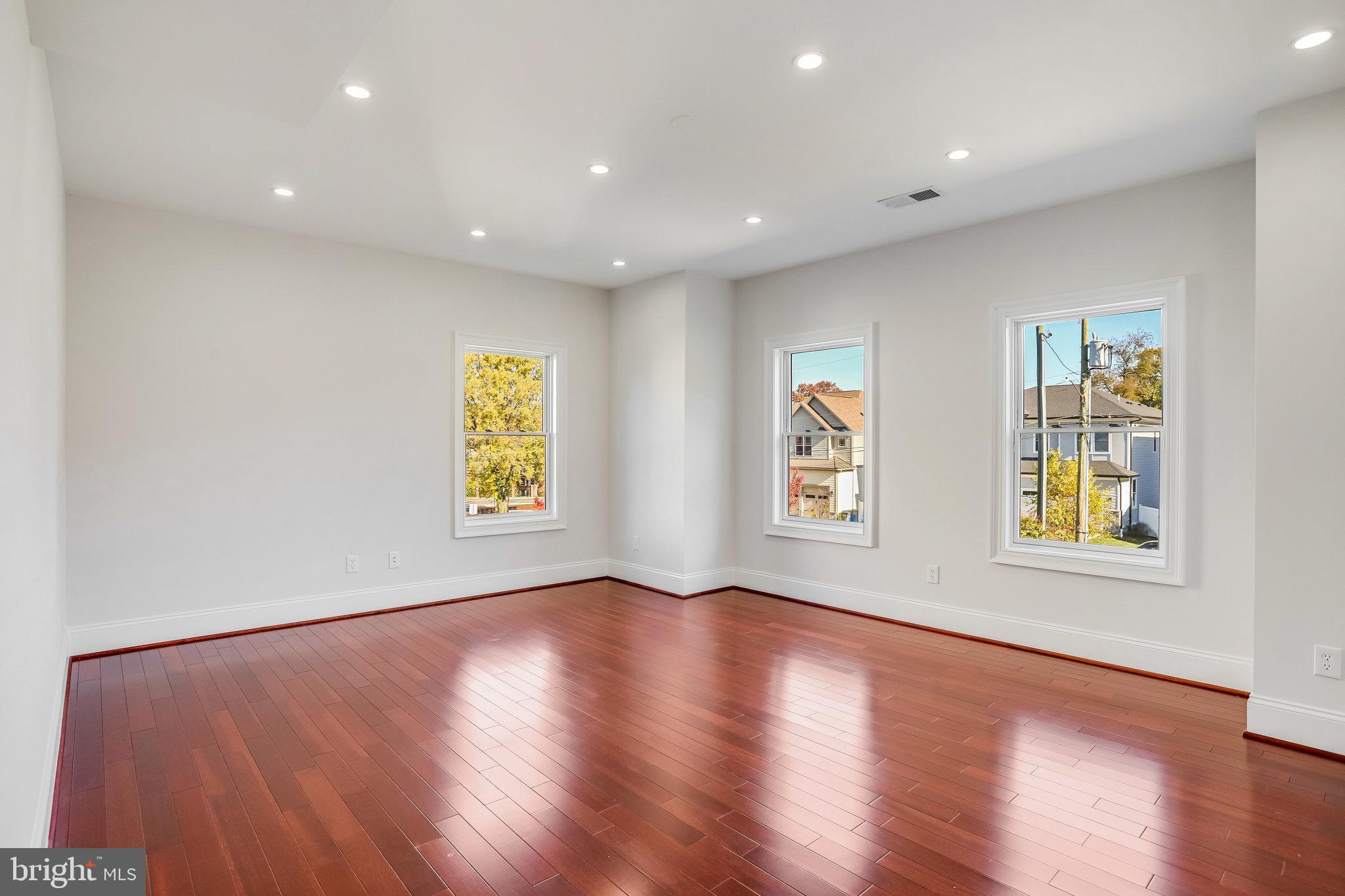 PIMMIT HILLS - Residential