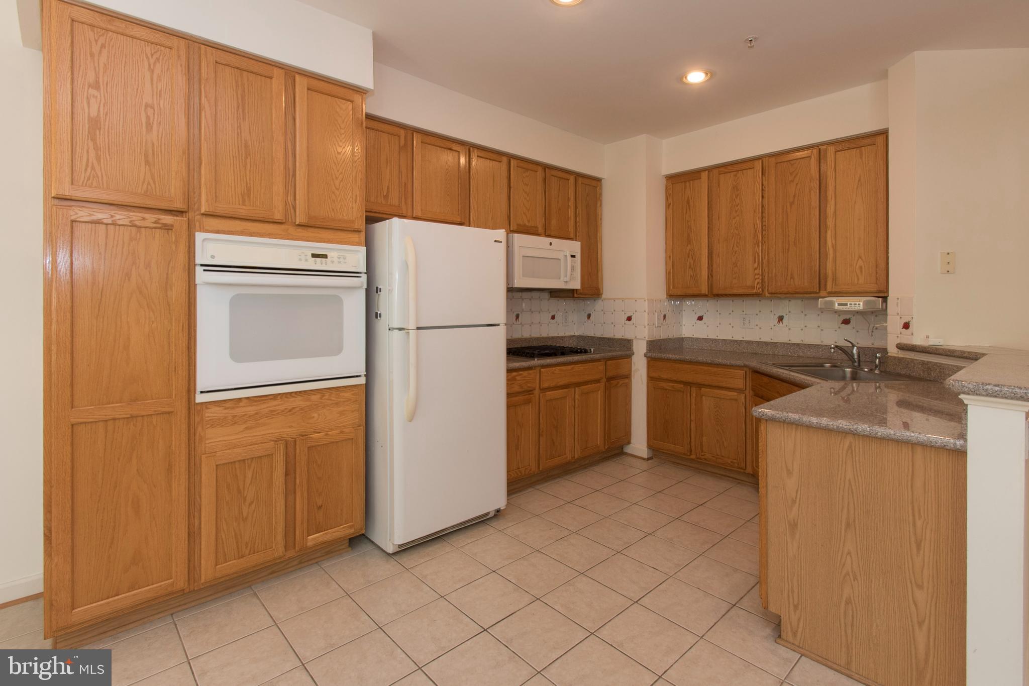 WILLOWS OF POTOMAC - Residential Lease