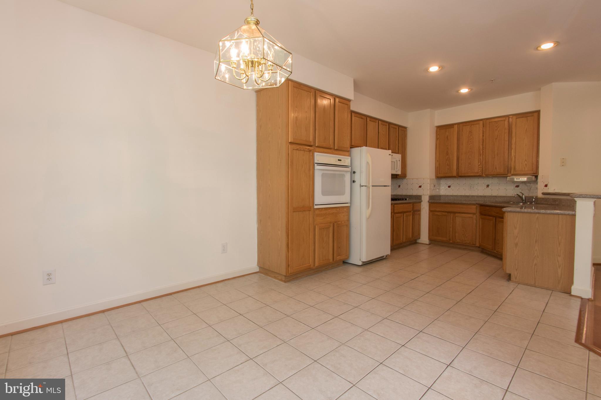 WILLOWS OF POTOMAC - Residential Lease