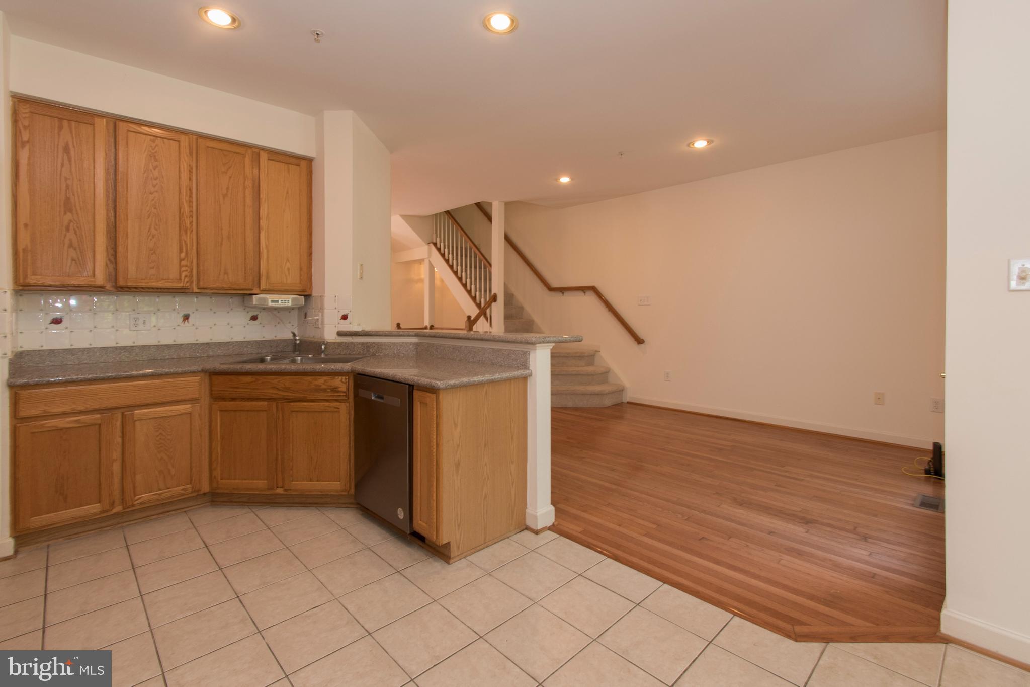 WILLOWS OF POTOMAC - Residential Lease