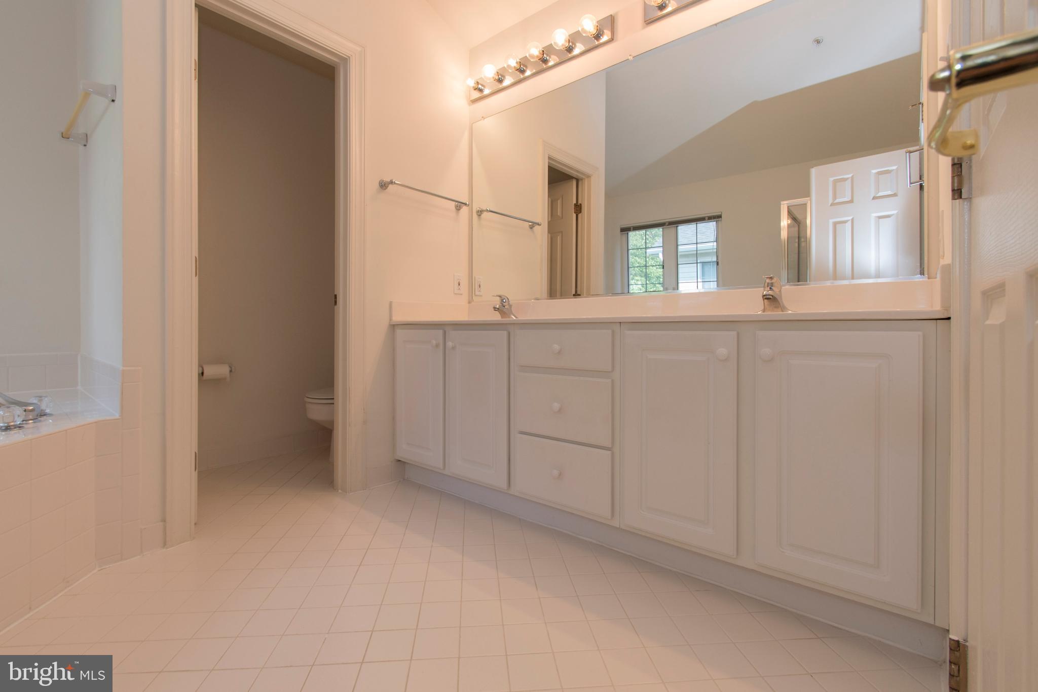 WILLOWS OF POTOMAC - Residential Lease