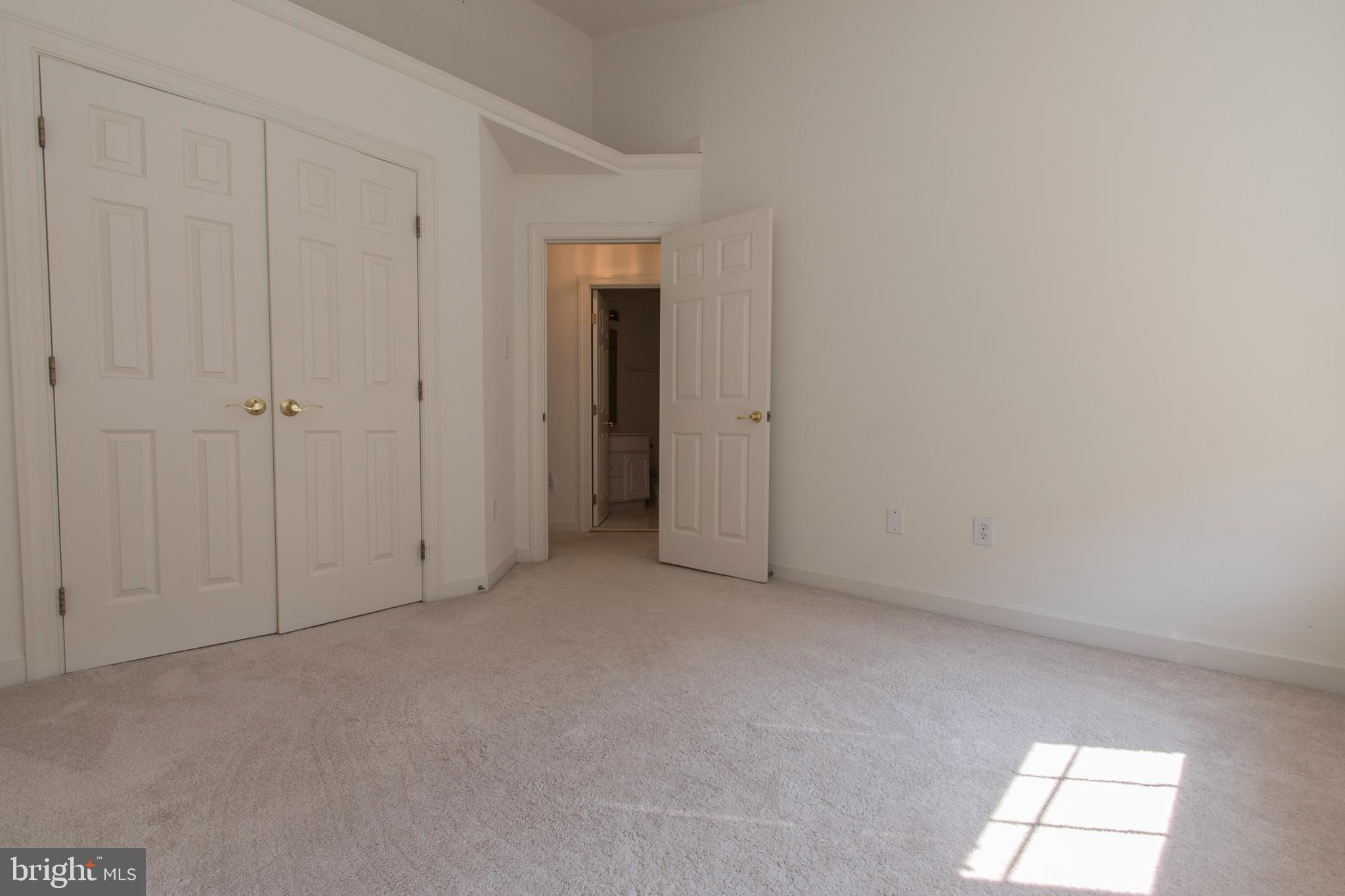 WILLOWS OF POTOMAC - Residential Lease