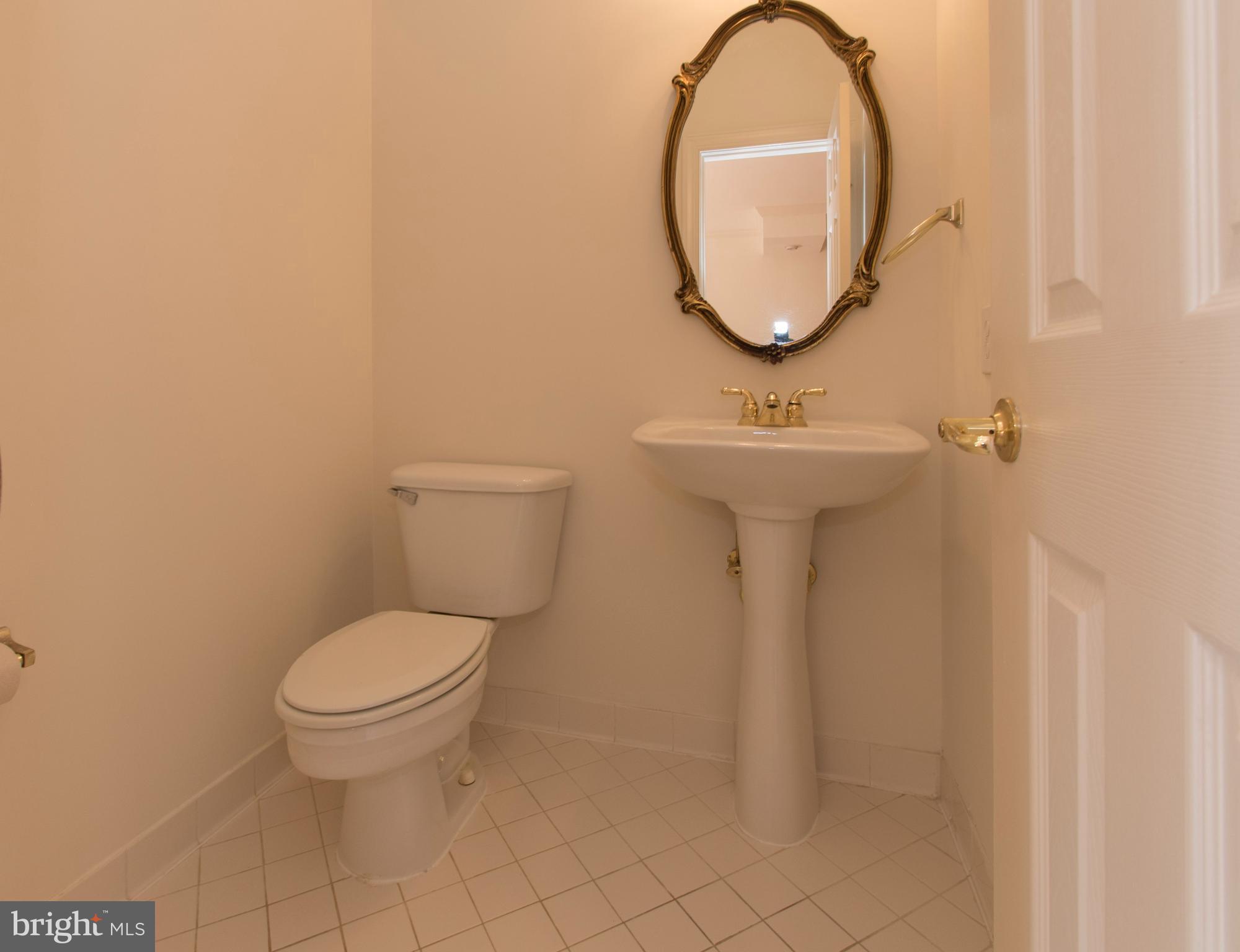 WILLOWS OF POTOMAC - Residential Lease