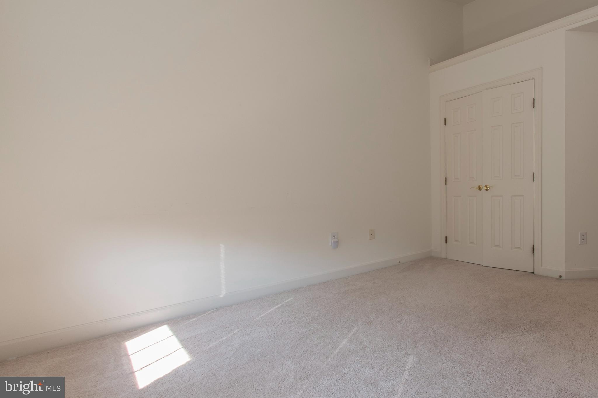 WILLOWS OF POTOMAC - Residential Lease