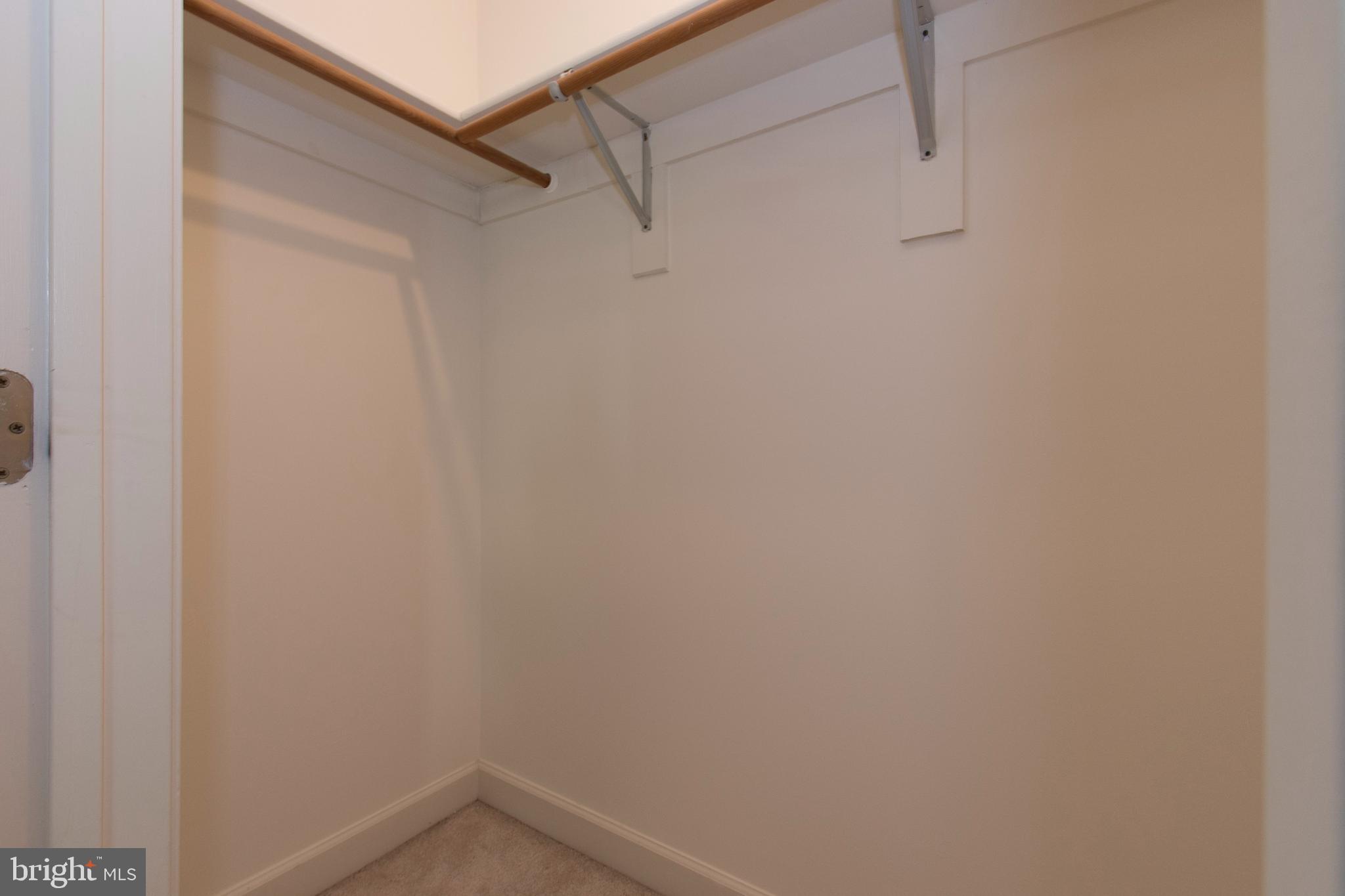 WILLOWS OF POTOMAC - Residential Lease