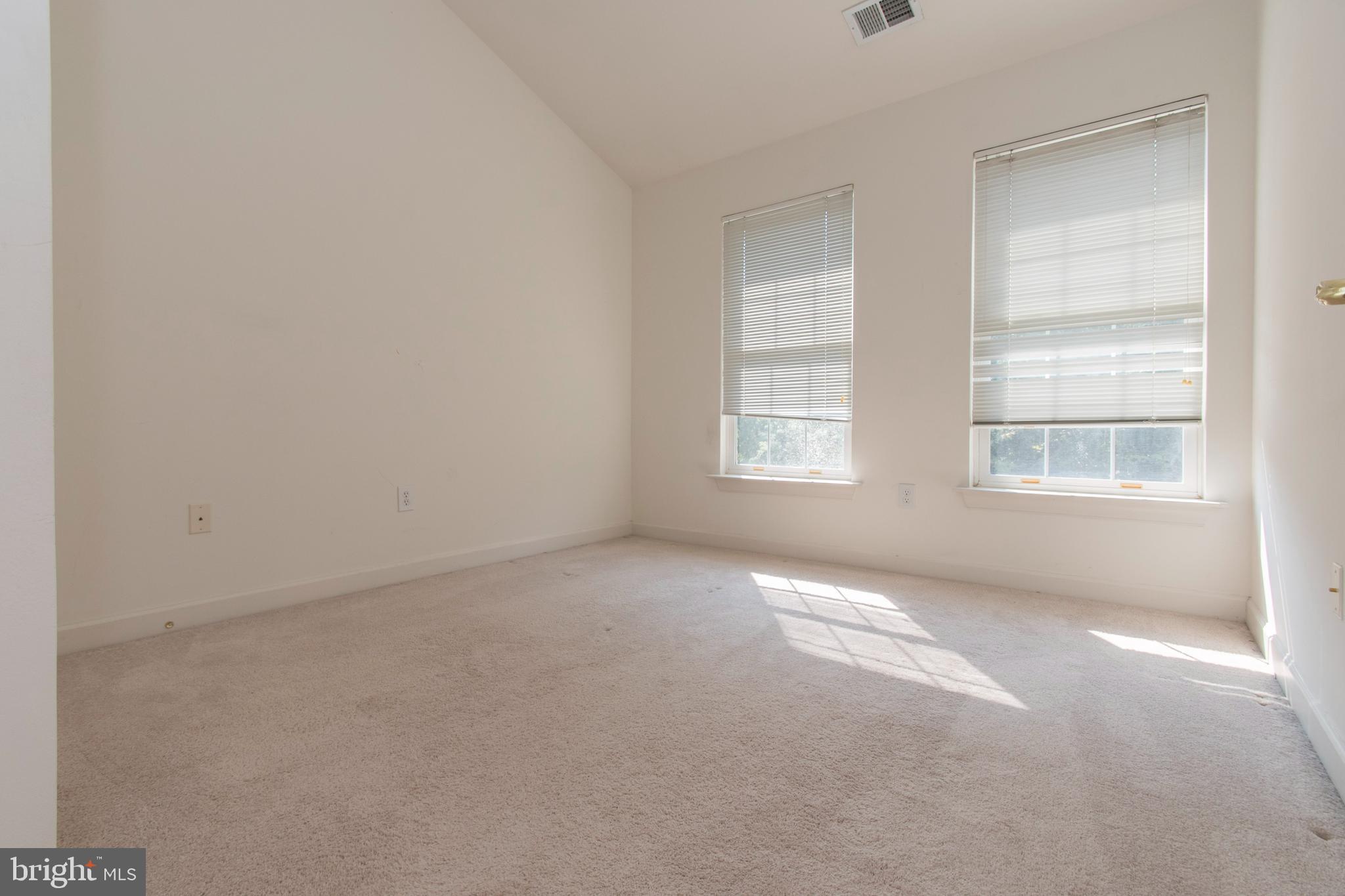 WILLOWS OF POTOMAC - Residential Lease