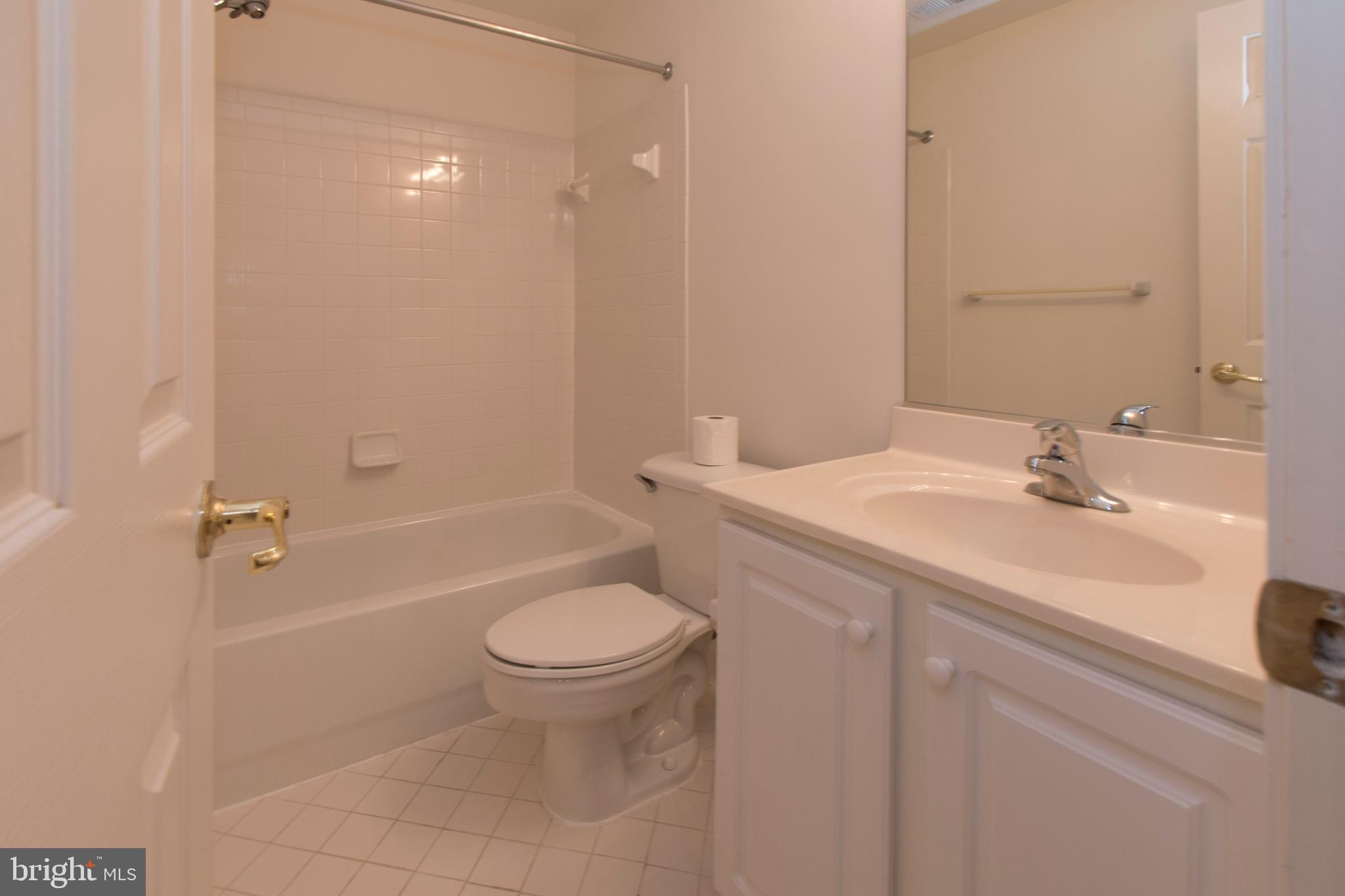 WILLOWS OF POTOMAC - Residential Lease