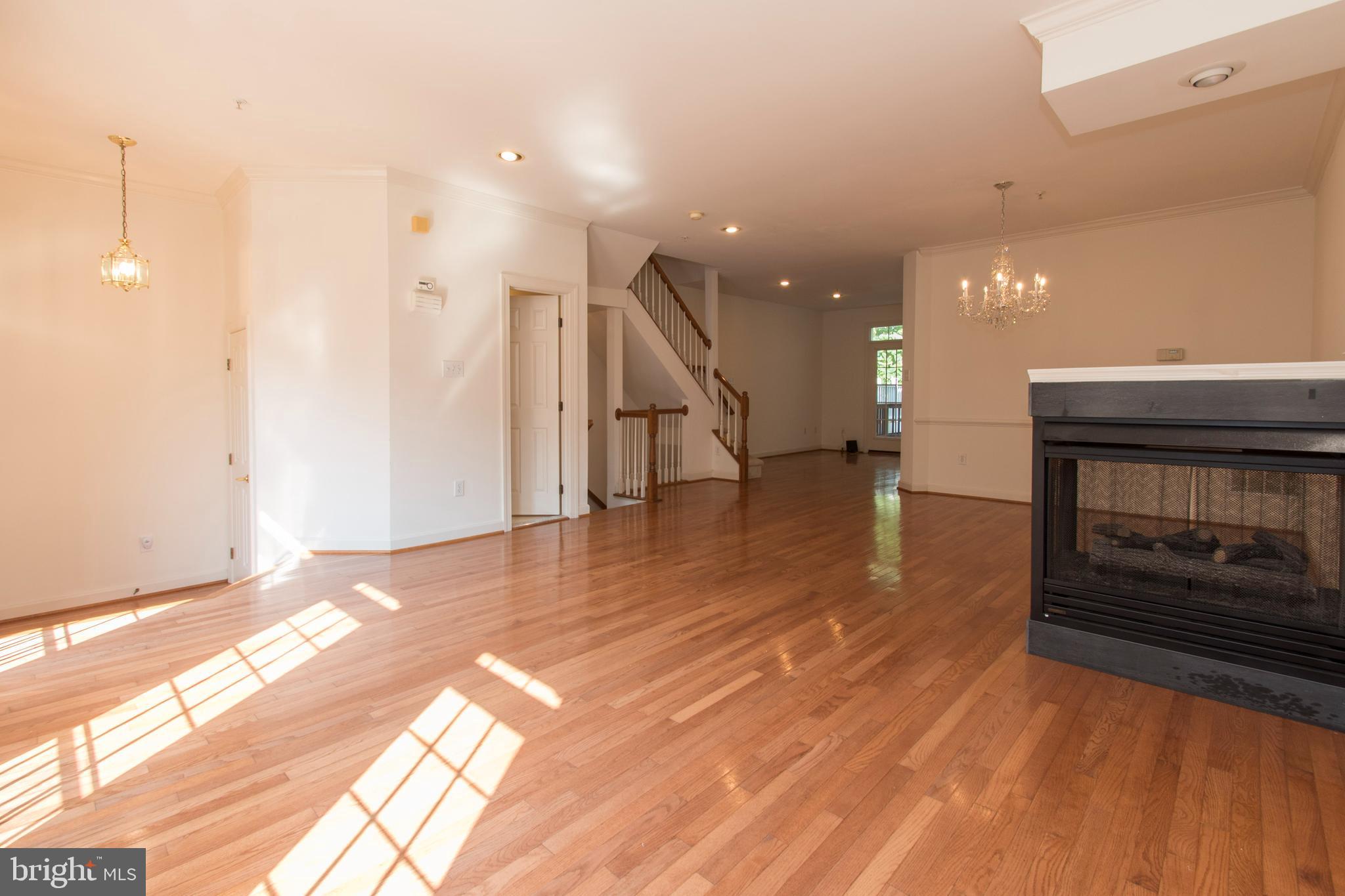 WILLOWS OF POTOMAC - Residential Lease