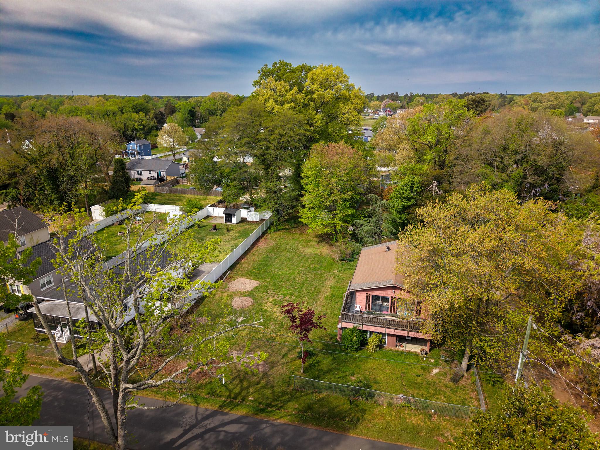 CLASSIC SHORES - Land