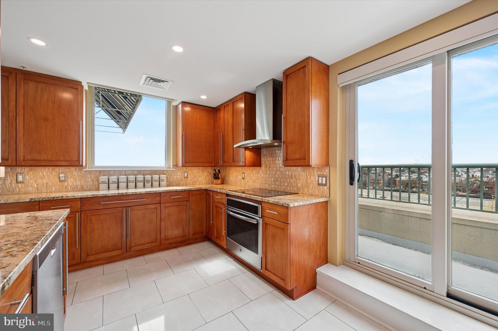 DOCKSIDE CONDOMINIUM - Residential