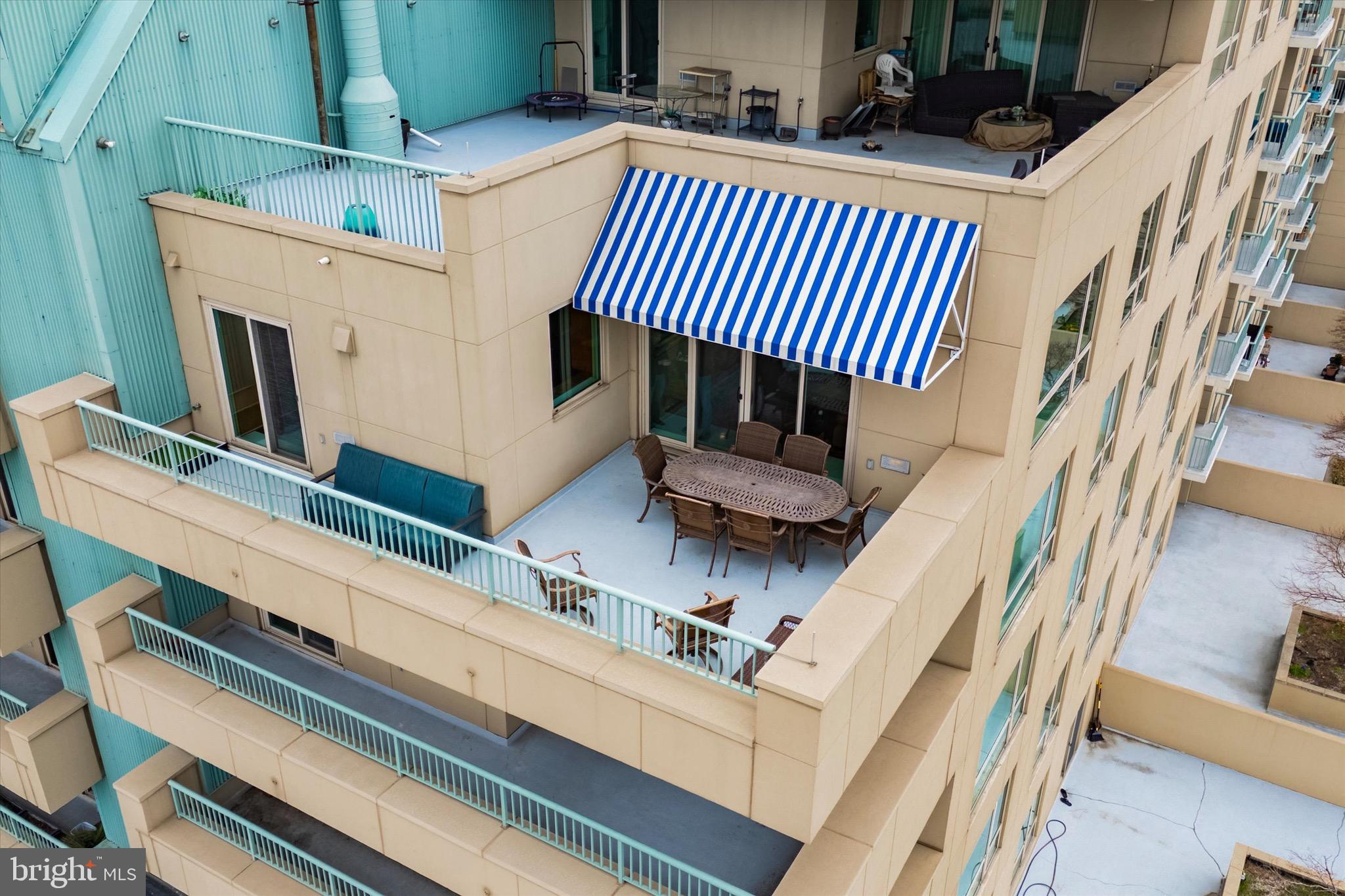 DOCKSIDE CONDOMINIUM - Residential