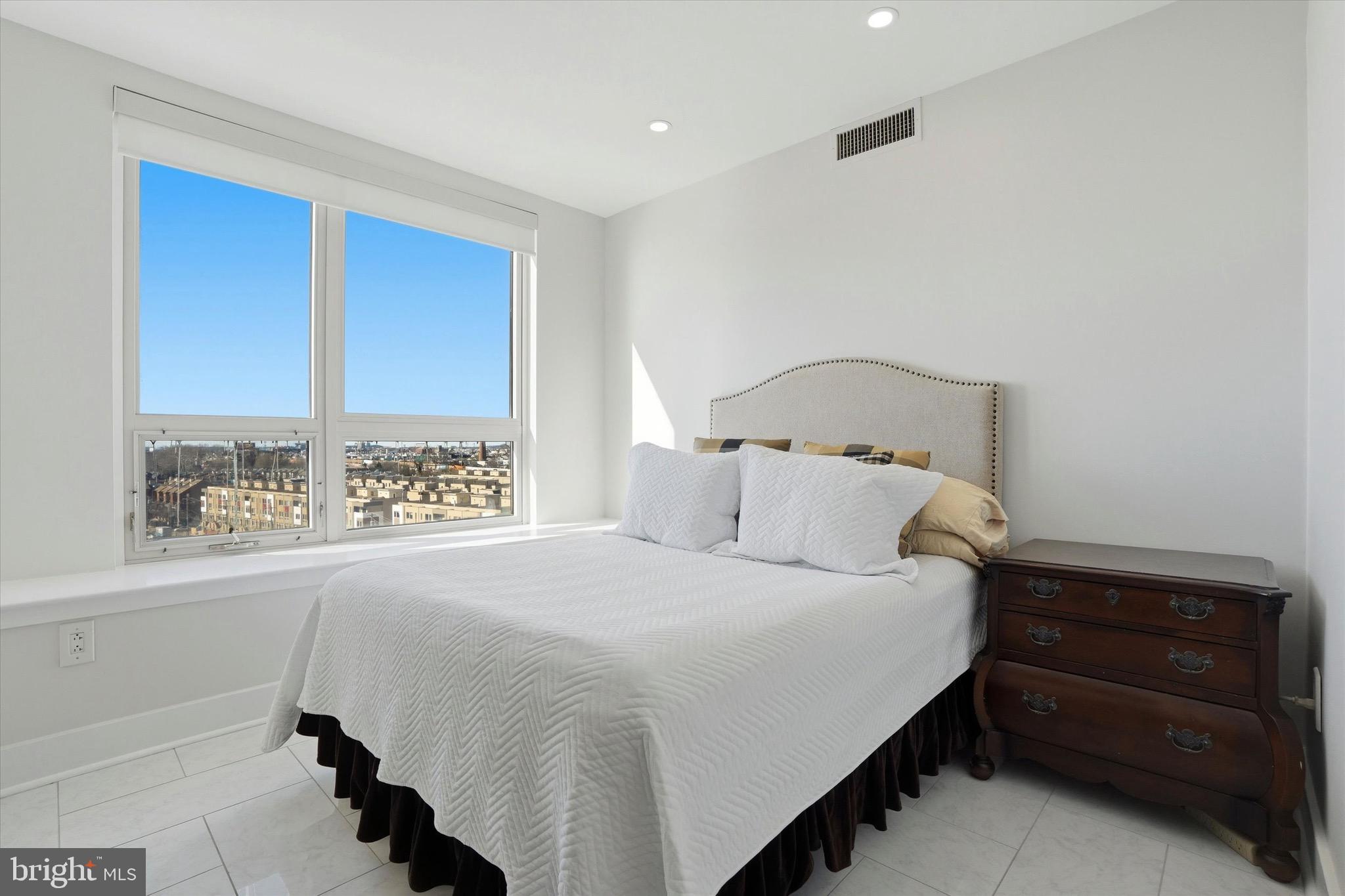 DOCKSIDE CONDOMINIUM - Residential