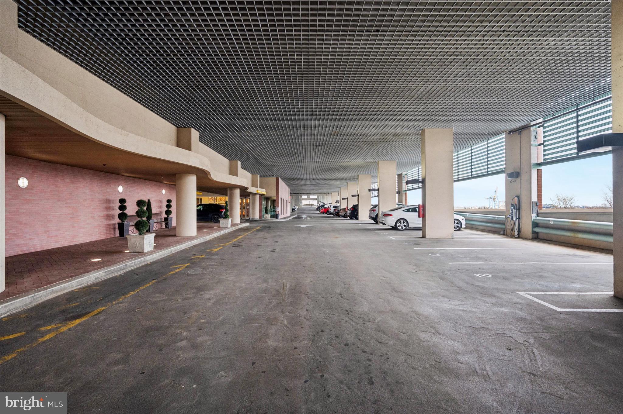 DOCKSIDE CONDOMINIUM - Residential