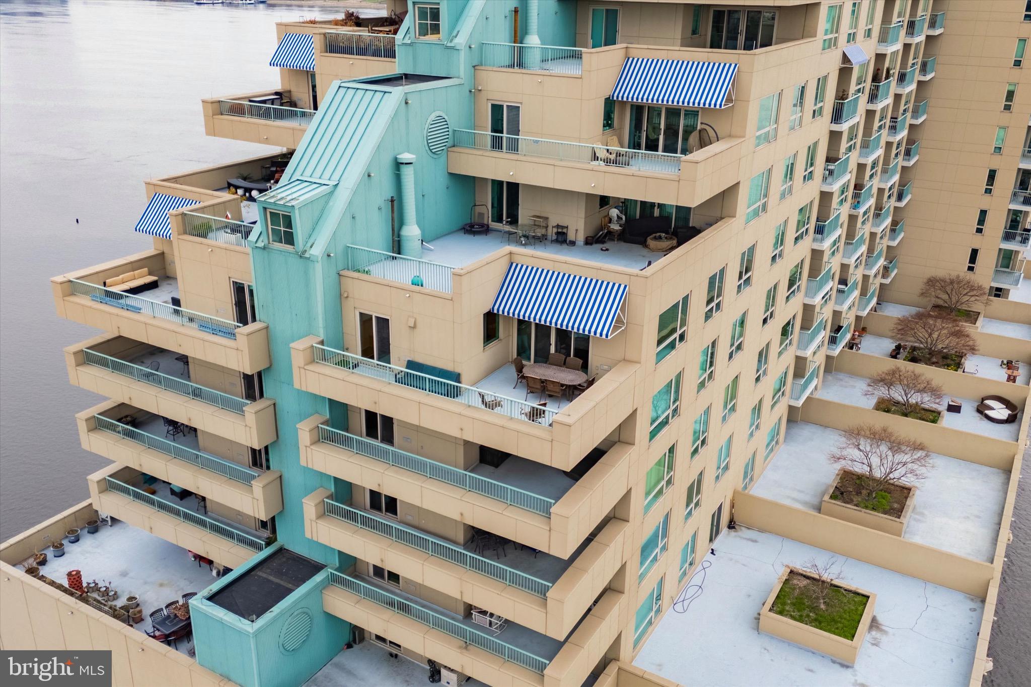 DOCKSIDE CONDOMINIUM - Residential