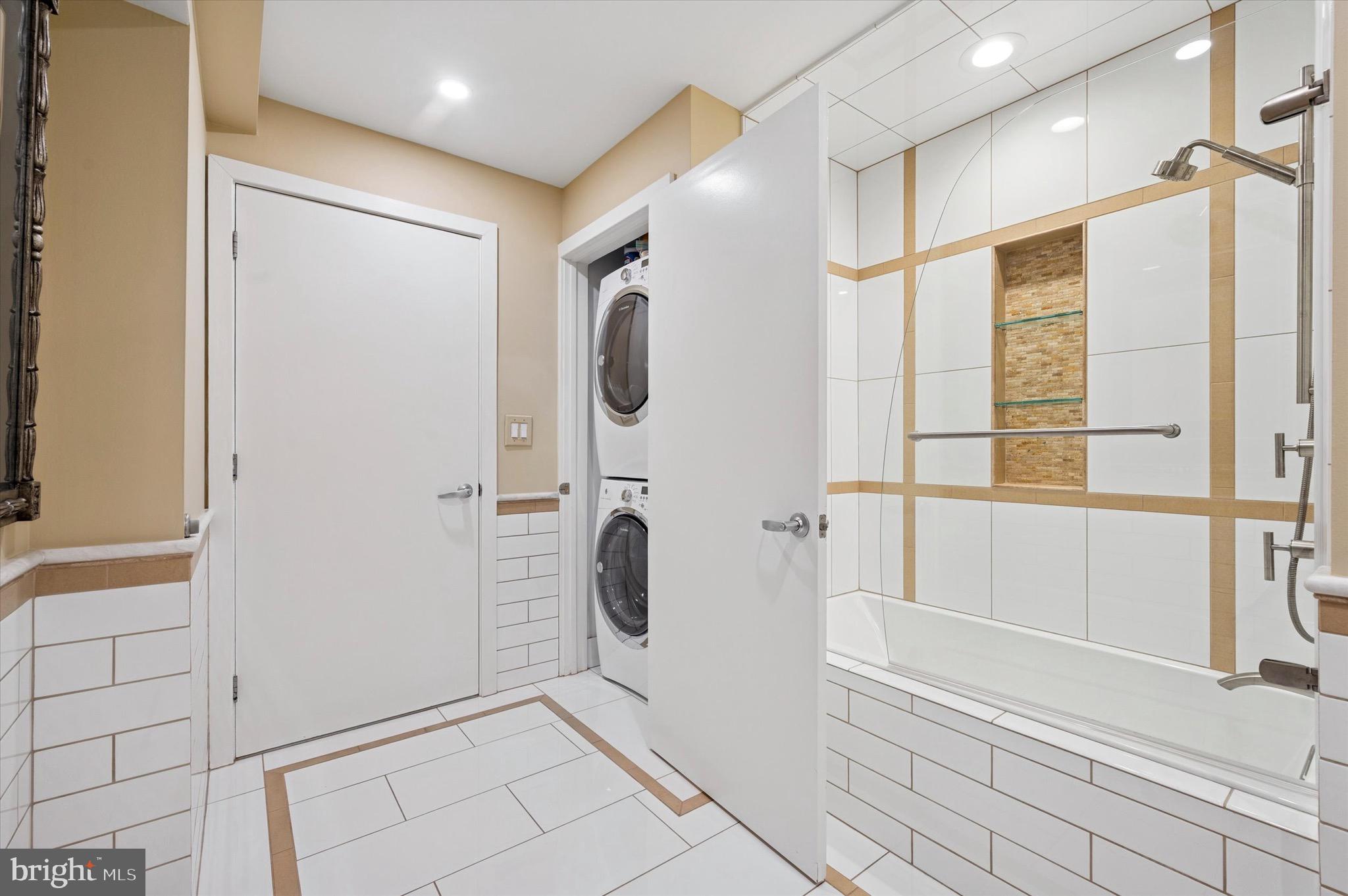 DOCKSIDE CONDOMINIUM - Residential