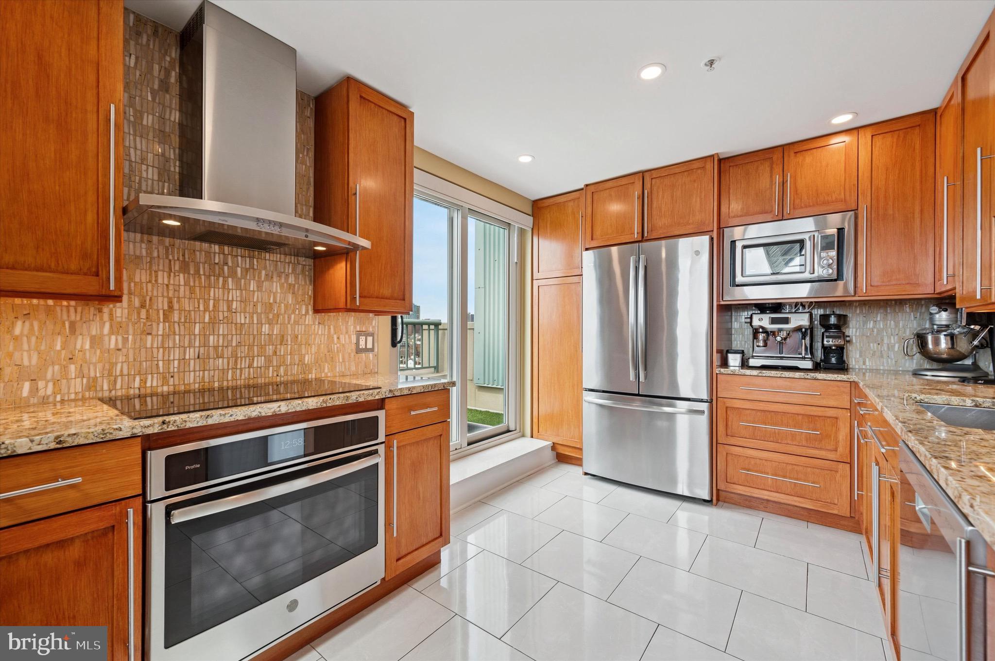 DOCKSIDE CONDOMINIUM - Residential