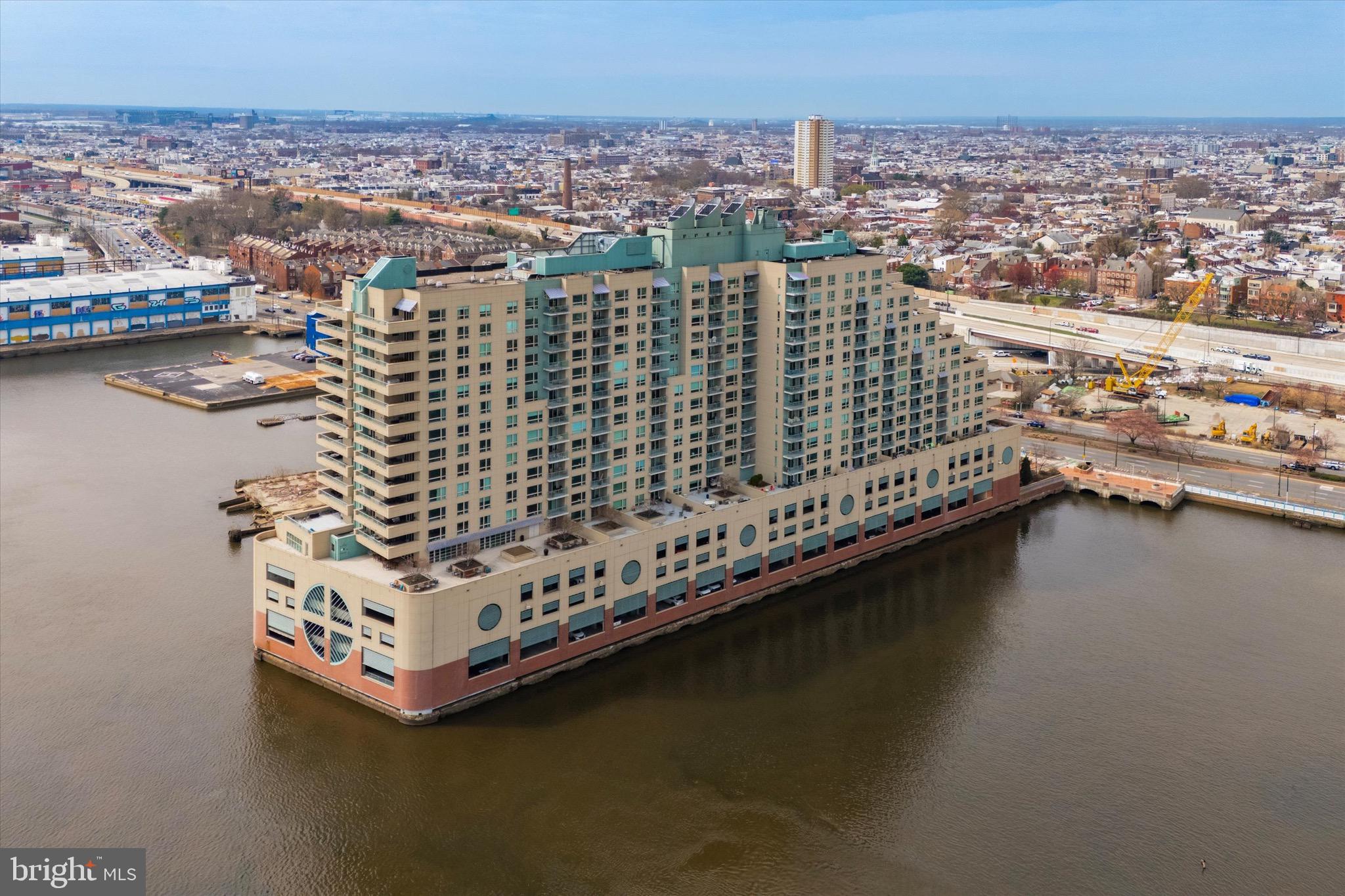 DOCKSIDE CONDOMINIUM - Residential