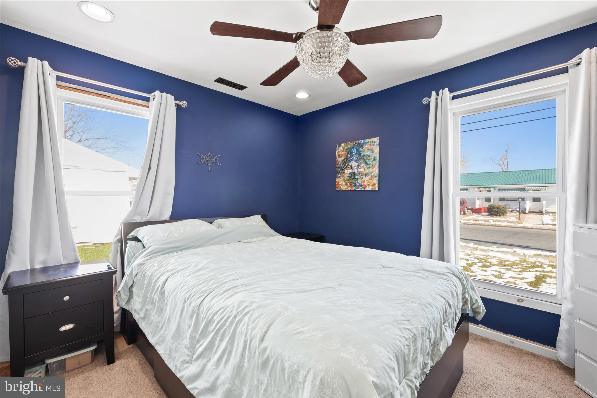 WOODSIDE MANOR - Residential