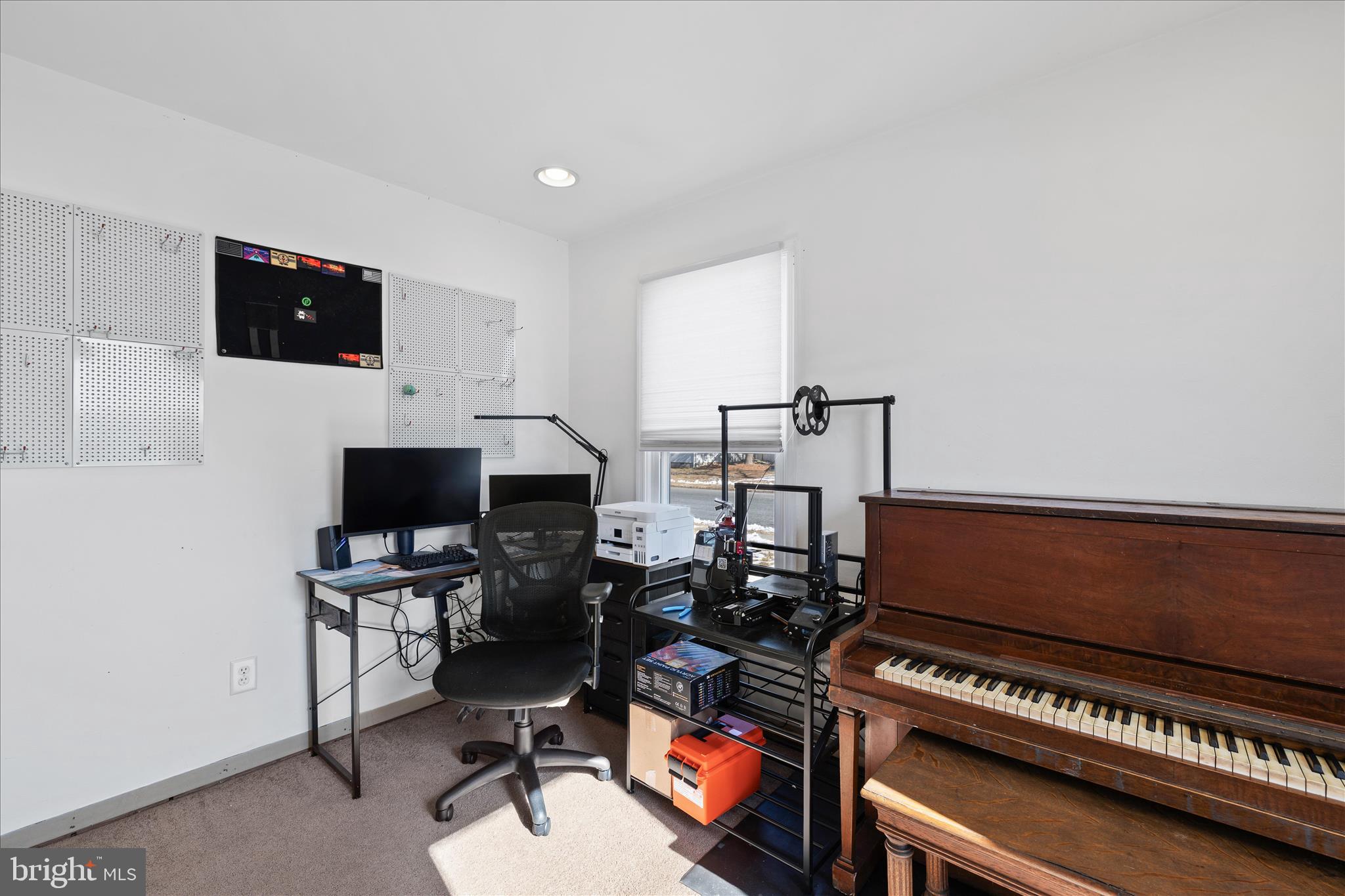 WOODSIDE MANOR - Residential